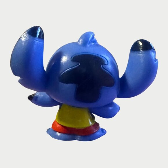 Disney Doorables Surf Shack Playset – Stitch Mini Figure, Common (Surf Variant) - Picture 2 of 6